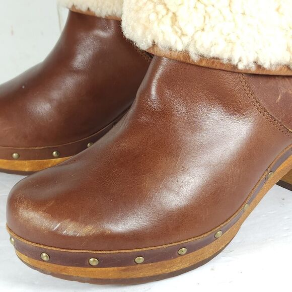 UGG Women's Lynnea US 7 Fold Over Leather Brown Shearling Cuff Clog Boot - Picture 13 of 16